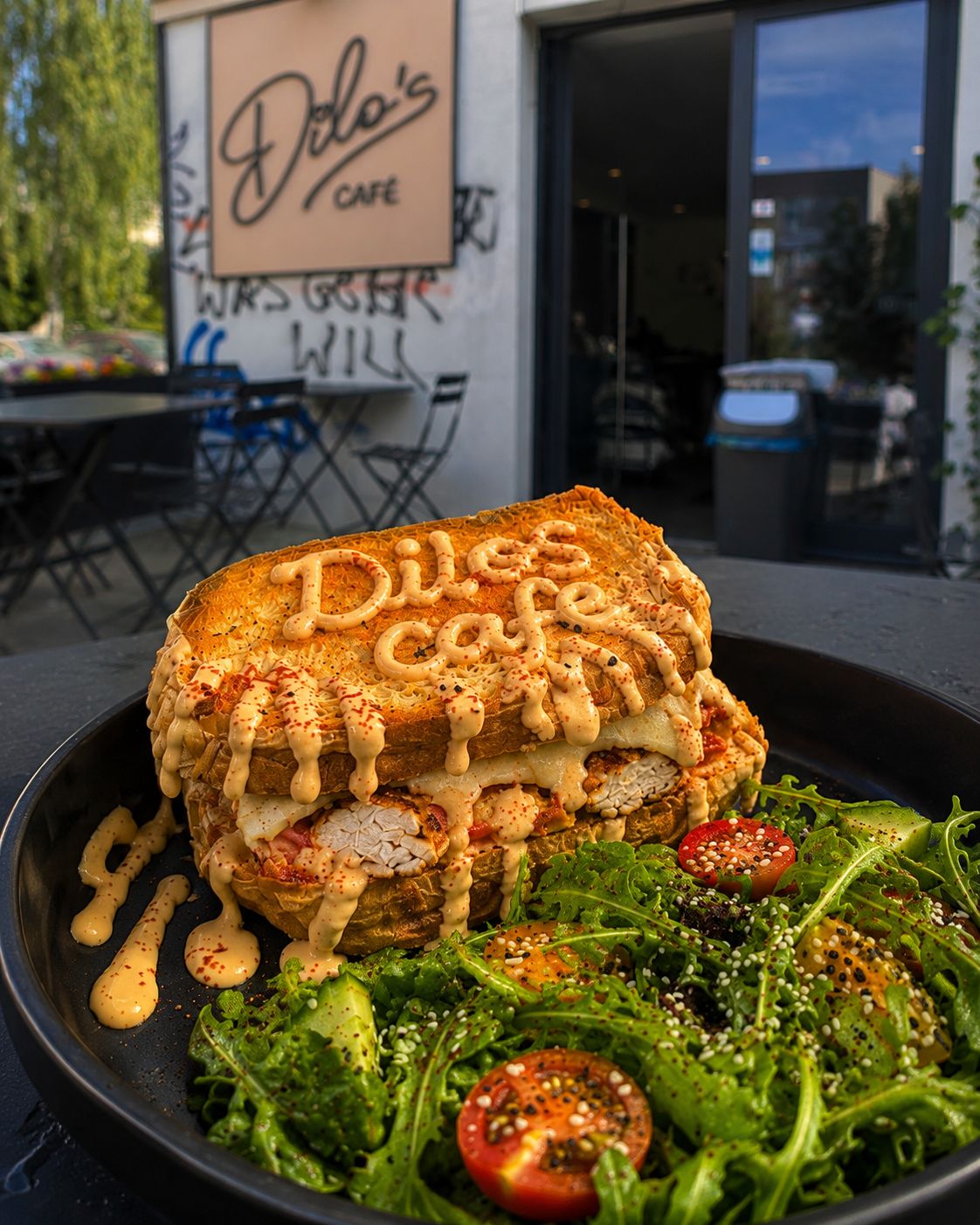Dilo's Café Detail vor Ort