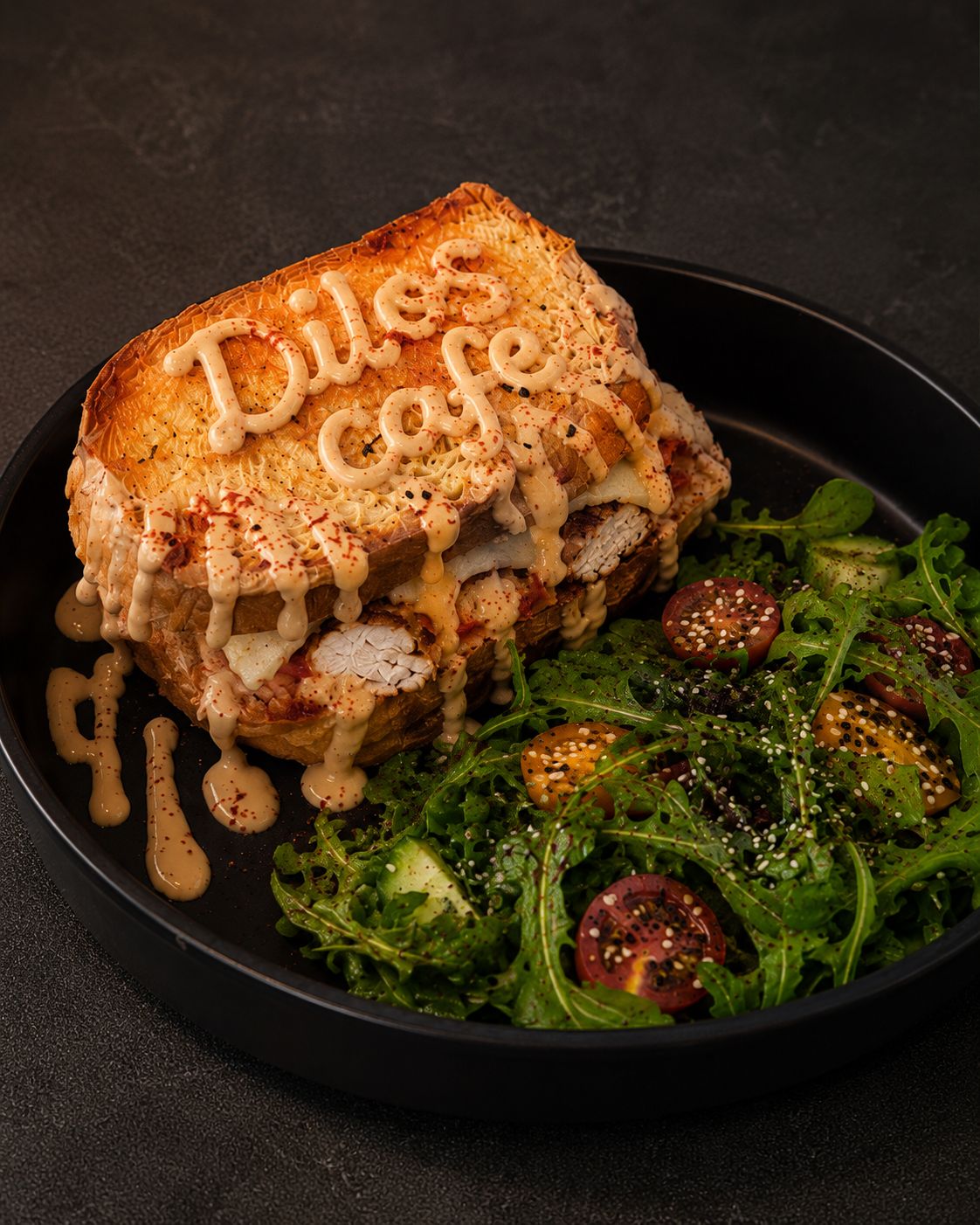 Der Dilo's — Signature Chicken Toast mit handsignierter Sauce